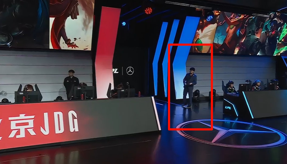 哈哈，教练直接走了~有点小尴尬#NIP对战JDG##转发接龙开新年#​​​#超话