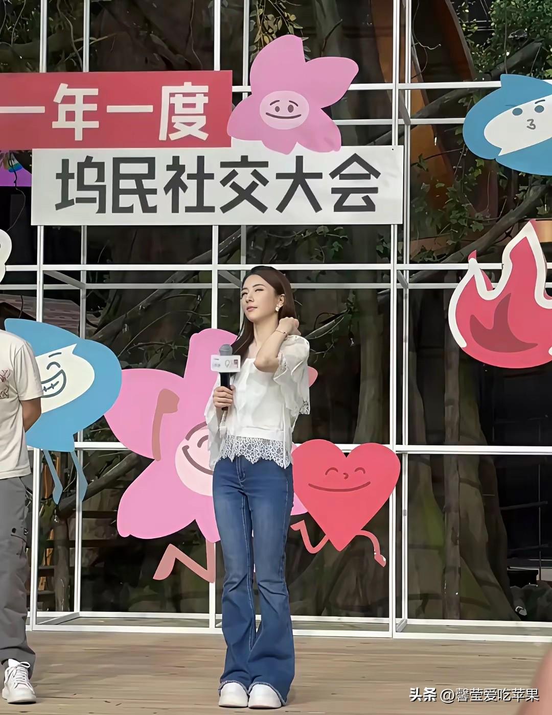 难怪郭富城非要把她娶回家，确实比普通人好看！