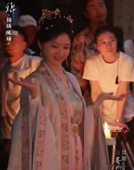 景甜在43秒的花絮里跳了7段舞  景甜的这43秒的花絮里面的7段舞蹈无论看多少遍