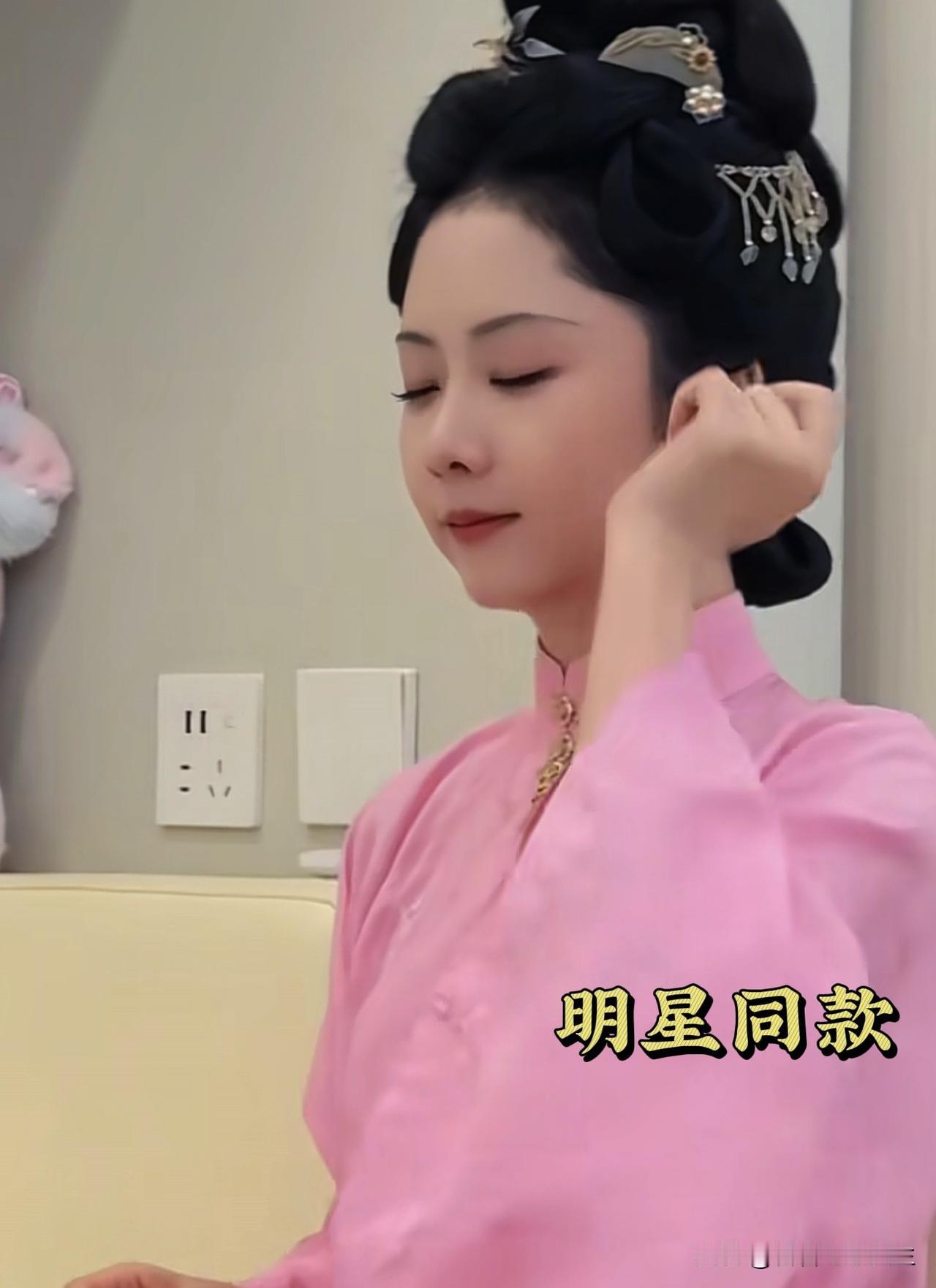 追你的古装剧上头了，那张甜甜的笑脸让我每天都在期待更新！古装 古装仙女风 明星 