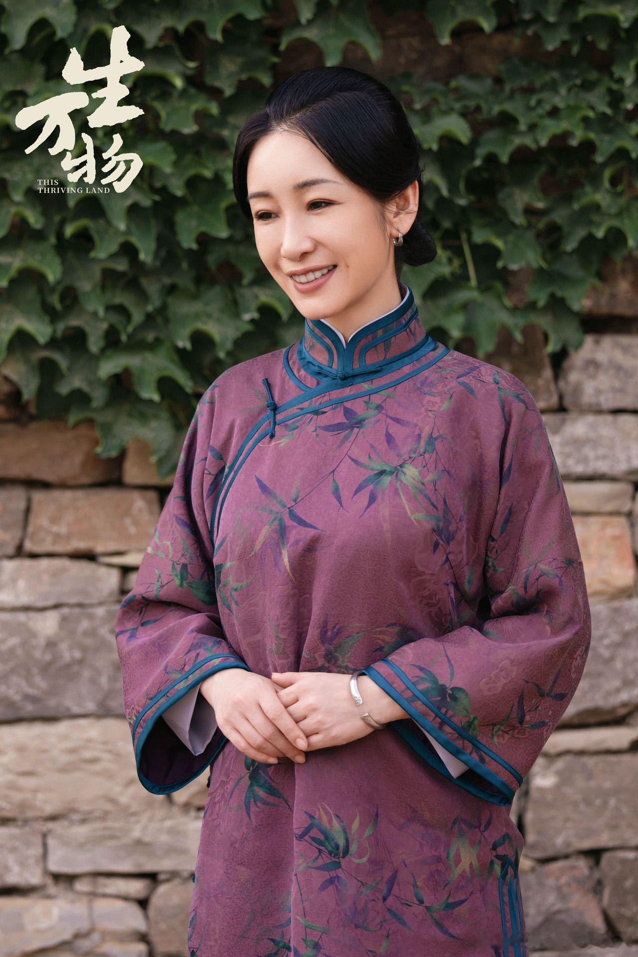 费家嫂子疯了 谁没被《生万物》这段戳到啊！费左氏守了费家几十年，满心盼着独子延续