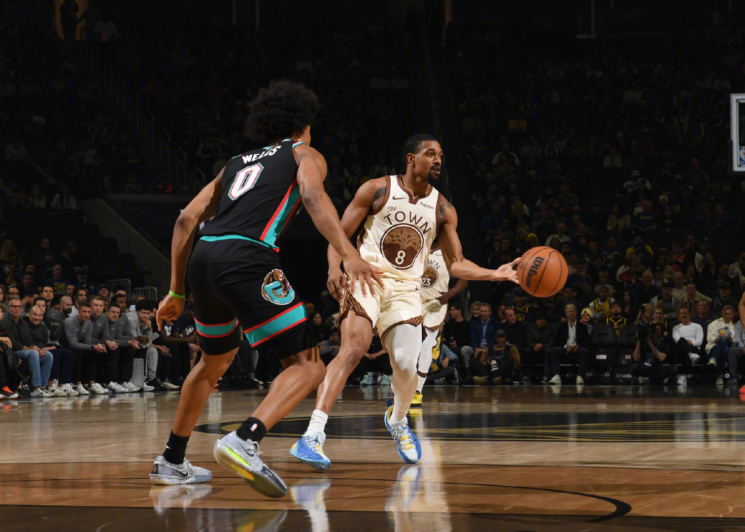 勇士绝杀灰熊 NBA常规赛，勇士主场上演17分的惊天逆转大戏，最终114-113