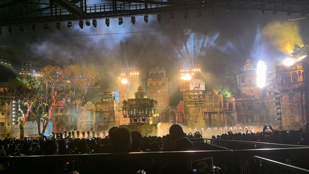 归途：大型滨水实景演艺(60分钟)《归途》宛如一幅饱含深情的历史长卷，徐徐展开一