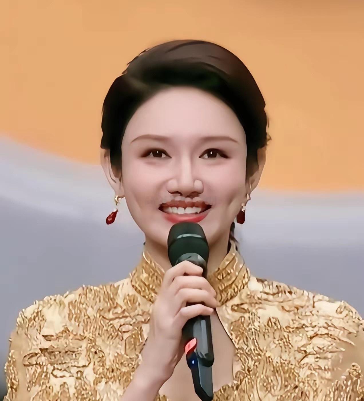 37岁龙洋为什么不结婚？原因很简单，不是没人喜欢她，也不是因为她不好看，而是因为