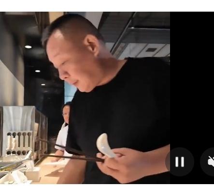 心有大爱方为企业家底色
 
7月13日，国务院经济形势专家和企业家座谈会如期召开