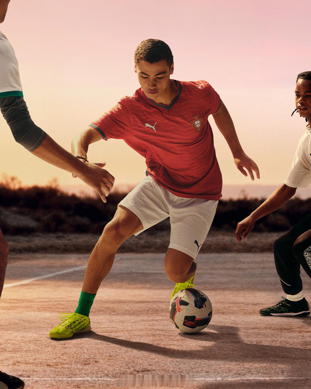 彪马发布葡萄牙国家队2026世界杯主场球衣葡萄牙的新款主场球衣凝聚大西洋的澎湃能