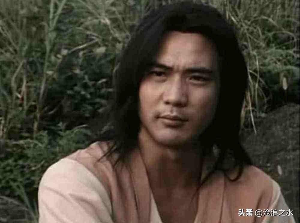 港圈最传奇也最有争议的演员，非徐少强莫属。演了一辈子阴狠反派，是无数人的童年阴影