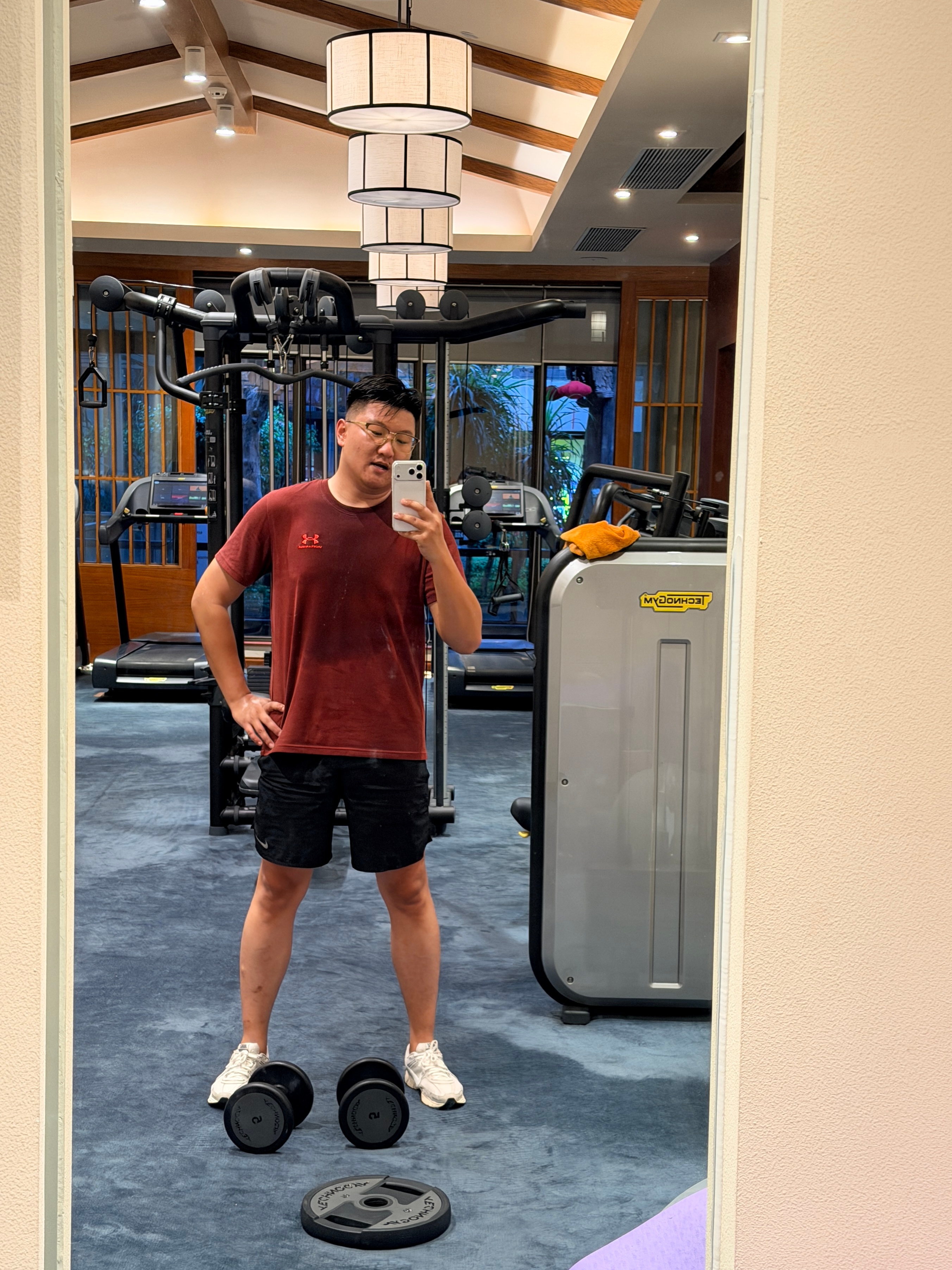 坚持锻炼身体，才能强健体魄。 人生比的是长度而不是宽度，天天累的跟狗一样，没有生