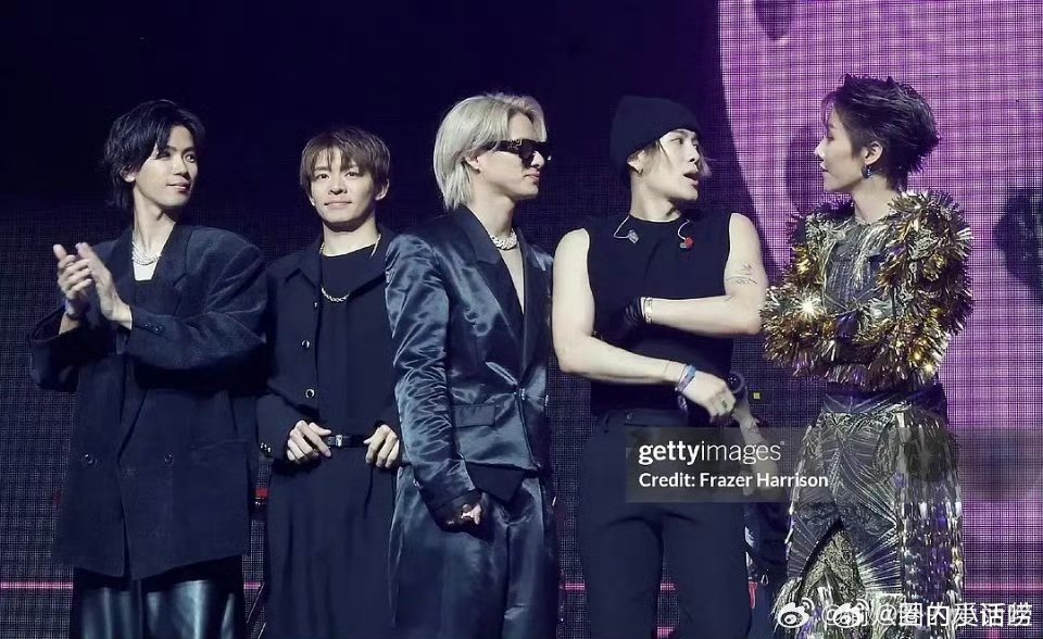 王嘉尔的身高到底多少？怎么跟别人站在一起效果很奇怪 