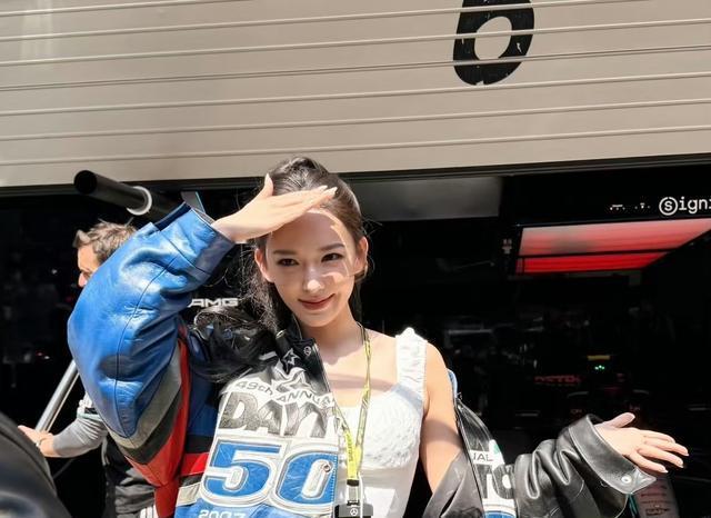 程潇去看F1，我最喜欢看程潇[爱慕][比心]