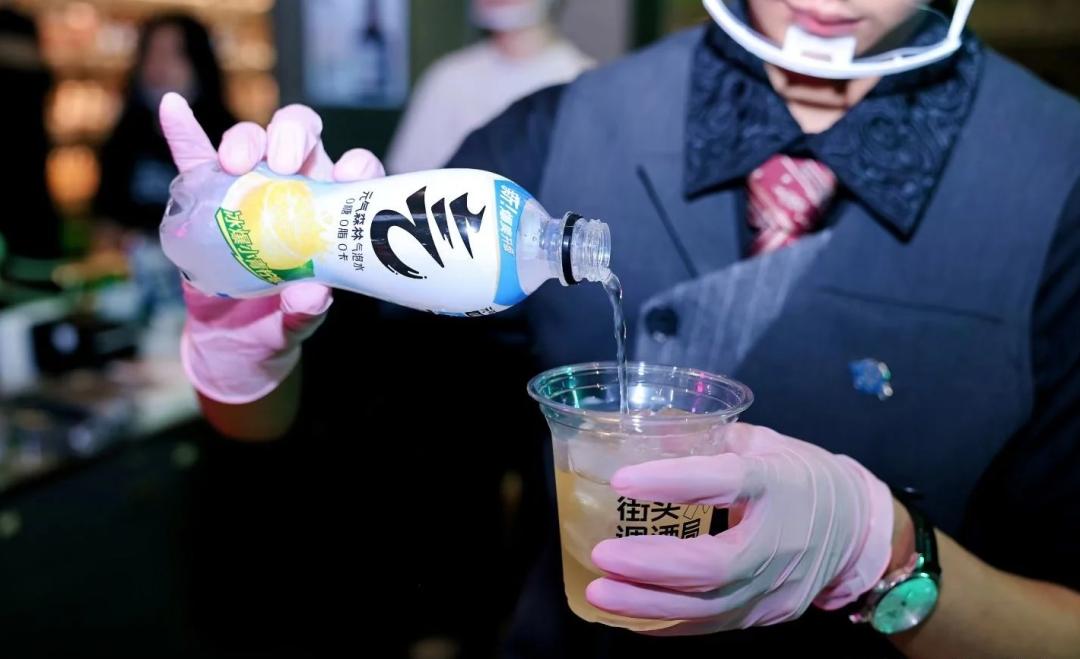 这届年轻人的“野酒”里，没有登味