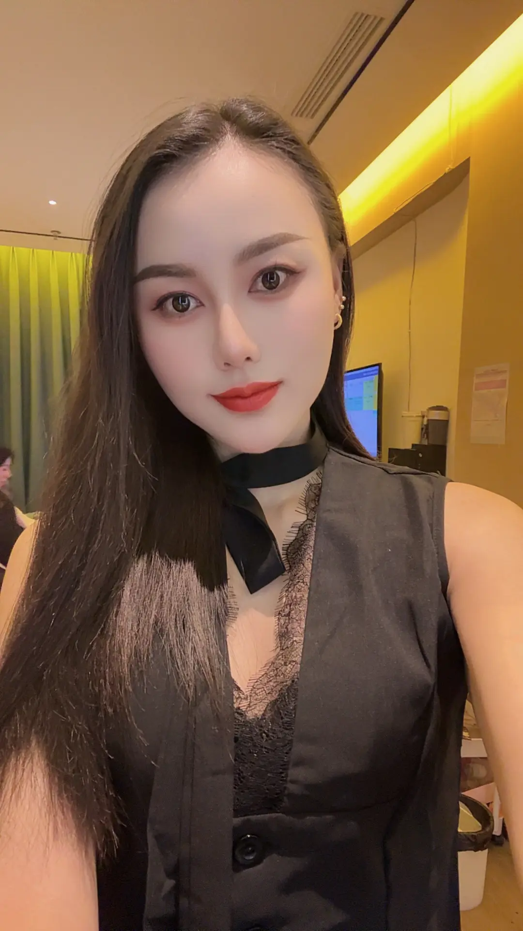 请不要出卖你的子宫和人生来换取不属于你的车贷和房贷，换取老公和公婆，换...