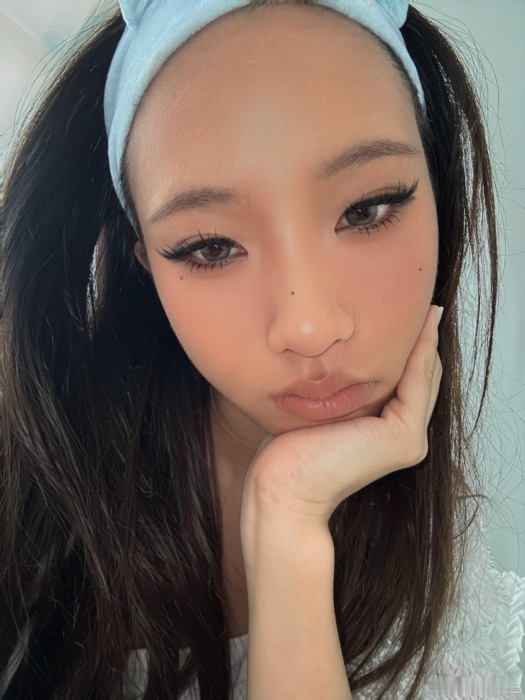 小S大女儿20岁状态小S20岁大女儿近照 小S大女儿20岁状态，这气质真的是随了