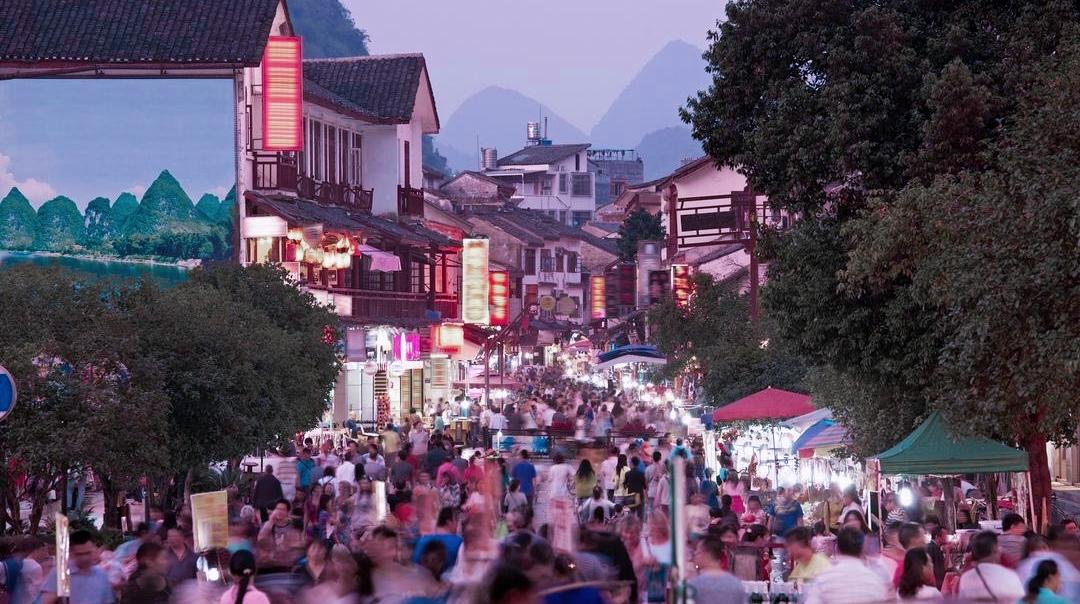 2026年想找一处绝佳旅行地，阳朔西街绝对值得安排！
 
阳朔西街位于广西桂林阳