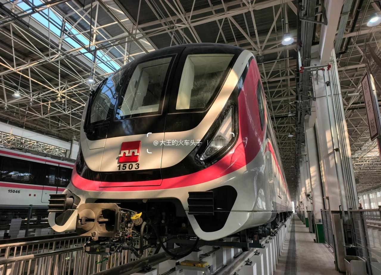 千呼万唤始出来 西安地铁15号线开通运行
/
记录我的城市 地铁 西安地铁 轨道