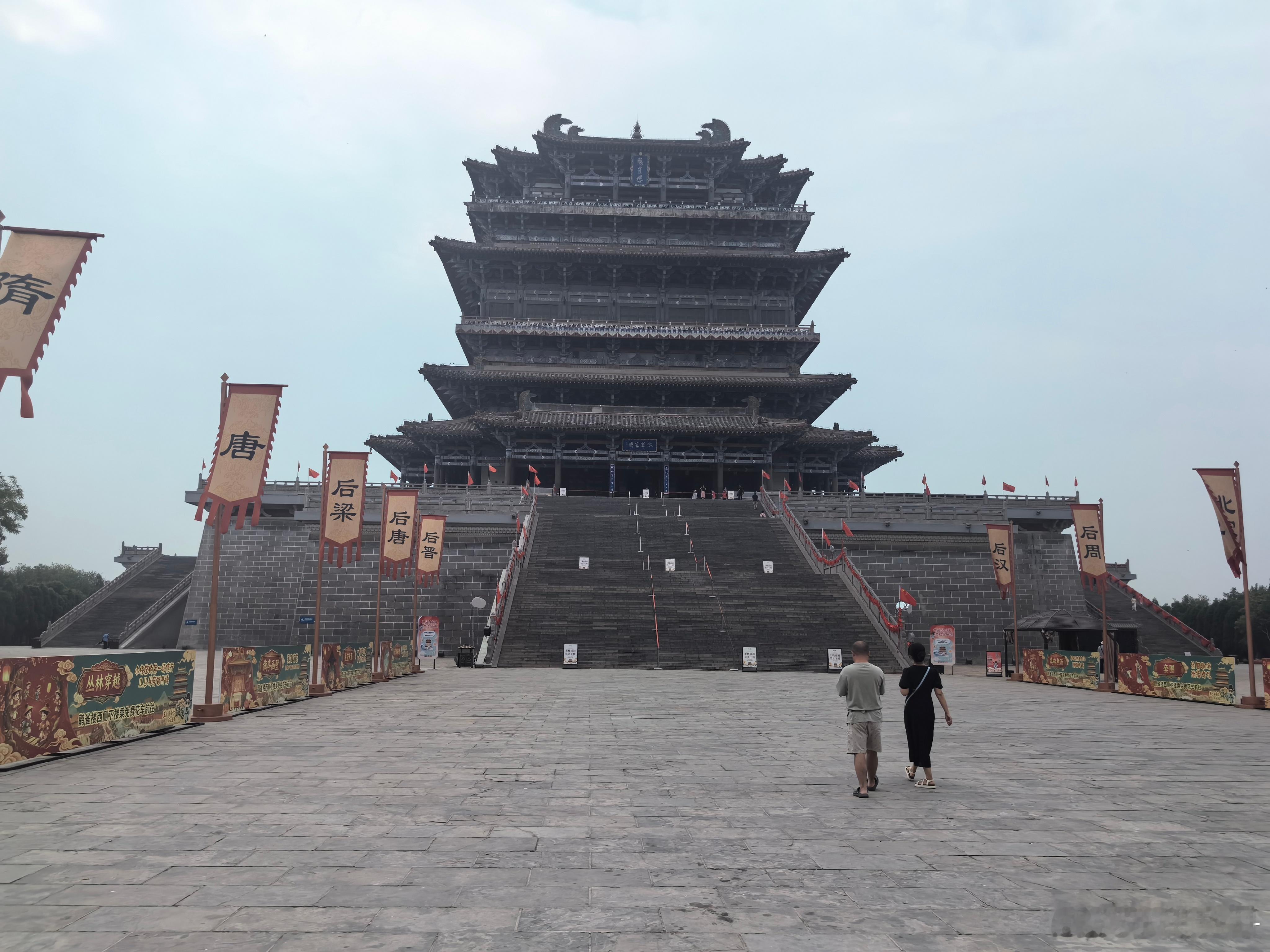 陕西旅游  白日依山尽，黄河入海流。唐代诗人王之涣千年前的诗句还在风里回响，站在