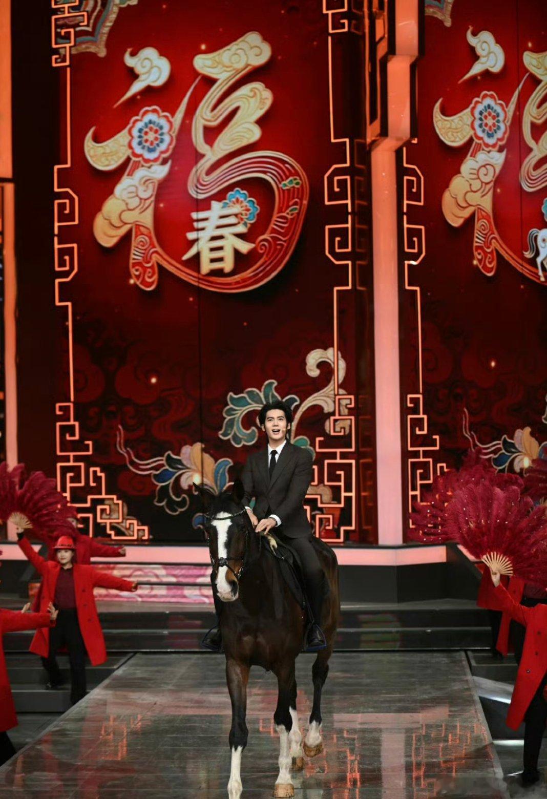 辽宁春晚 于适骑马出场于适说之前拍阿勒泰练习的马术终于能在春晚上装了个大的哈哈哈