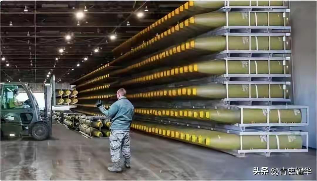 评论员：美国深陷伊朗战争泥潭 美国深陷伊朗战争泥潭，这局面真是让人唏嘘。2026