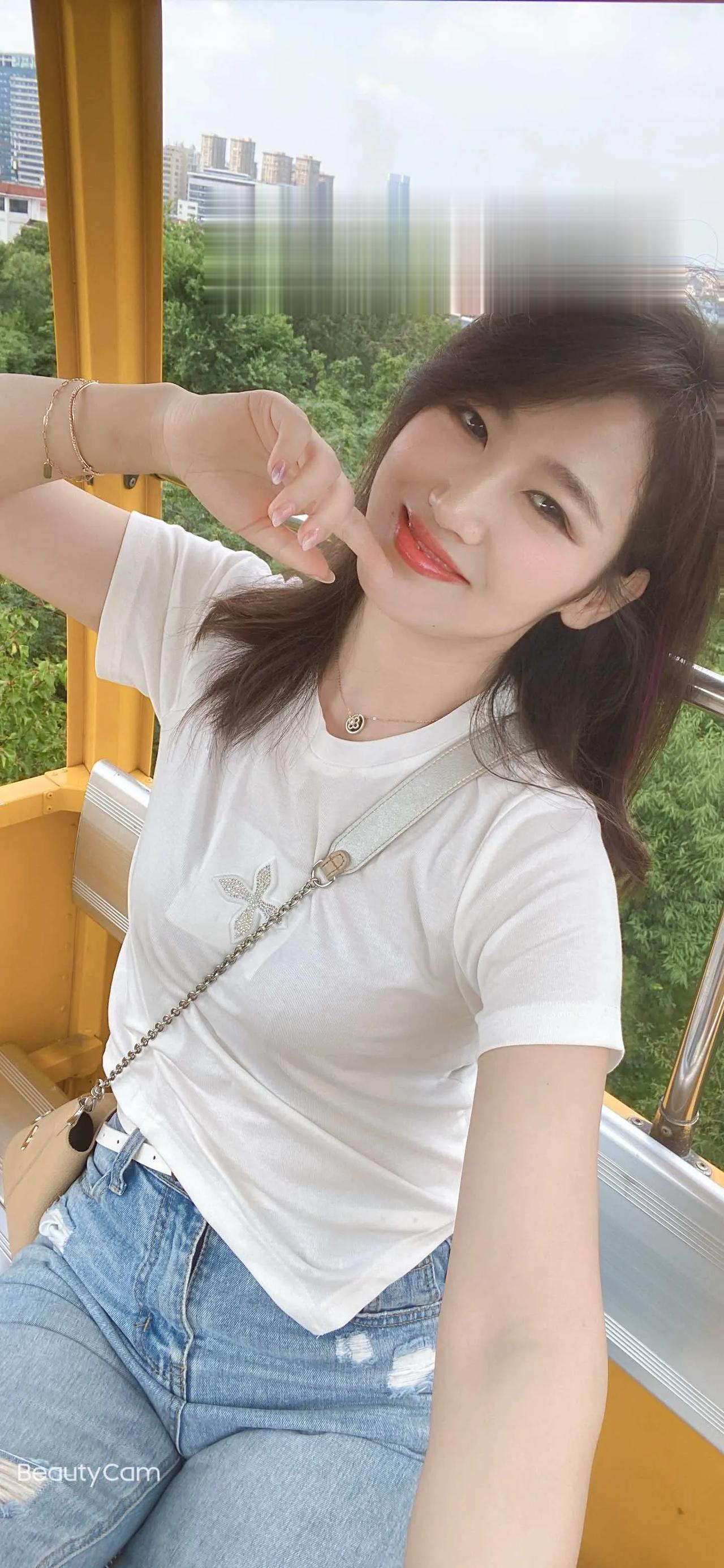 永远别给别人做情人，做情人的男人都是傻子，不信你听我说一说。
做别人的情人，你以