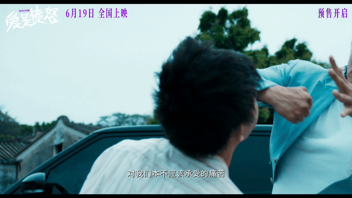 王安宇怎么缺了两颗牙 预告里他挥拳的时候，缺牙的地方露出来，不违和，反而让那个角