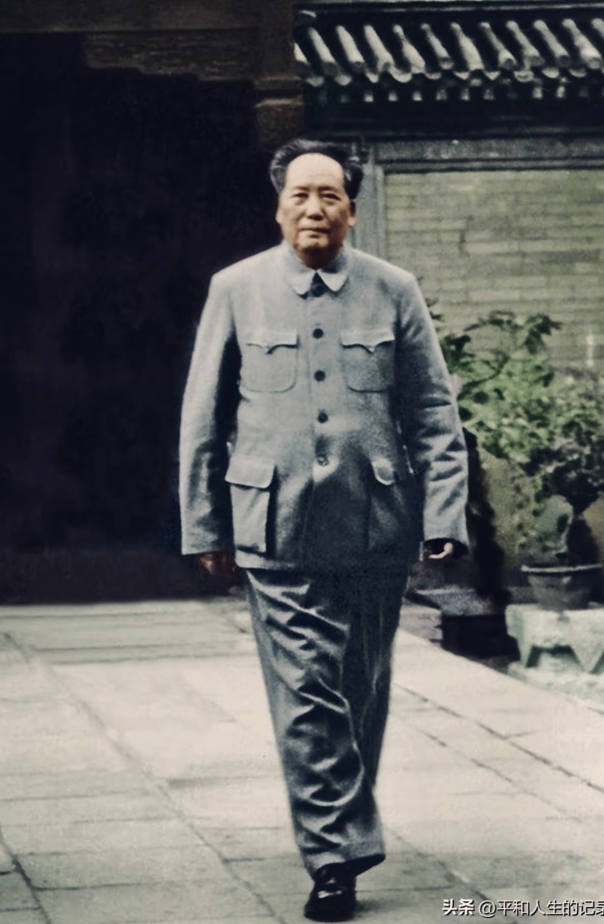 “国家是皮肉，人民是血液，英雄才是骨头！”中国人民有志气，有胆量，是有血性的伟大