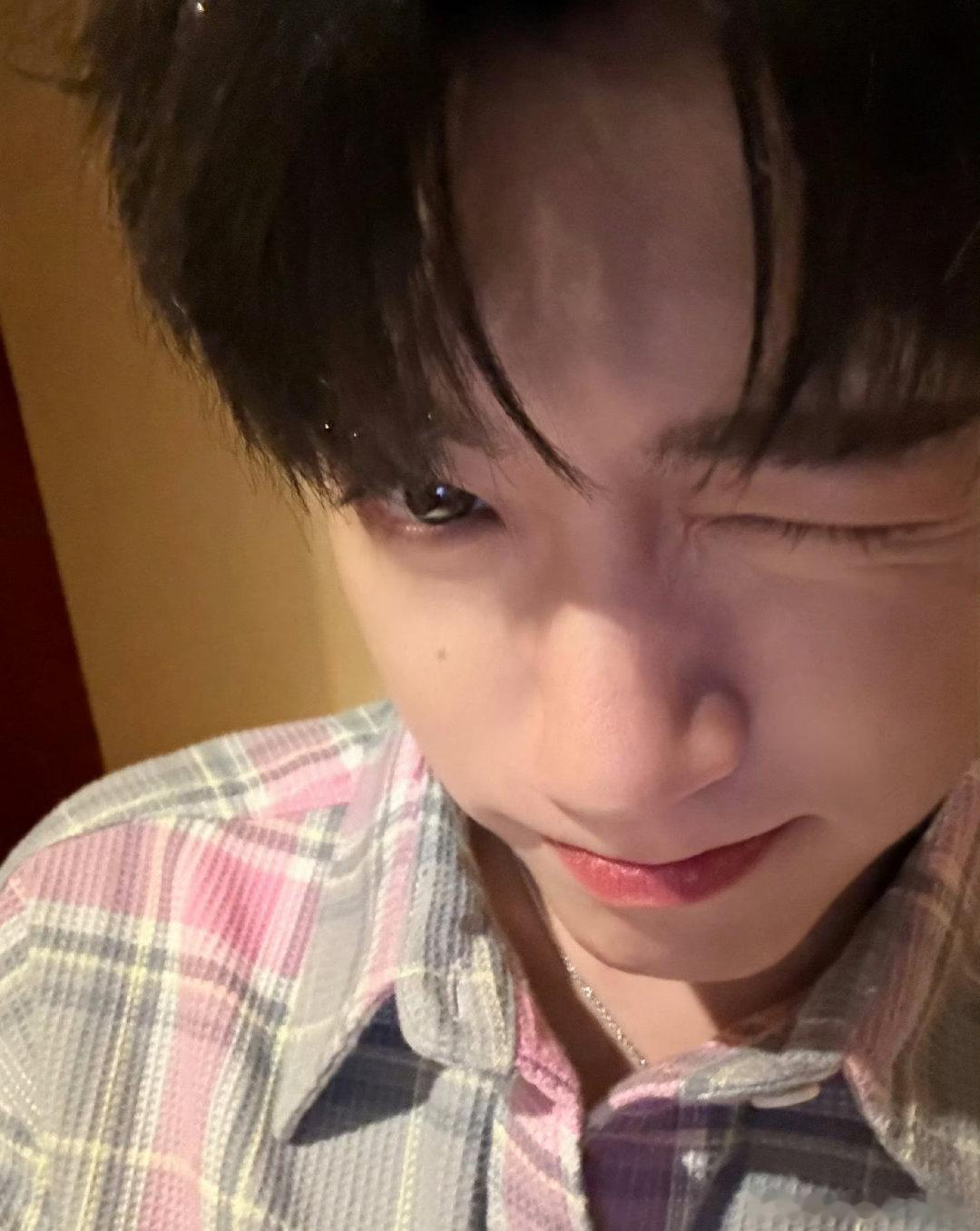 李卿[超话]lq李卿 喜欢你 从不是盲目的崇拜 而是一种灵魂深处的共鸣​​​