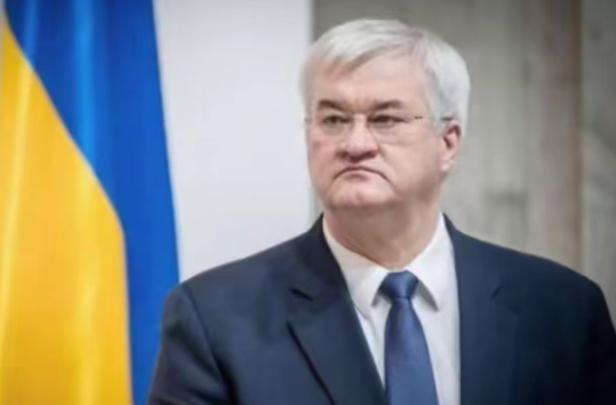 这样的访华不来也罢，本以为是来与咱们促进感情的，没想到一下飞机，就直接跑到了美国