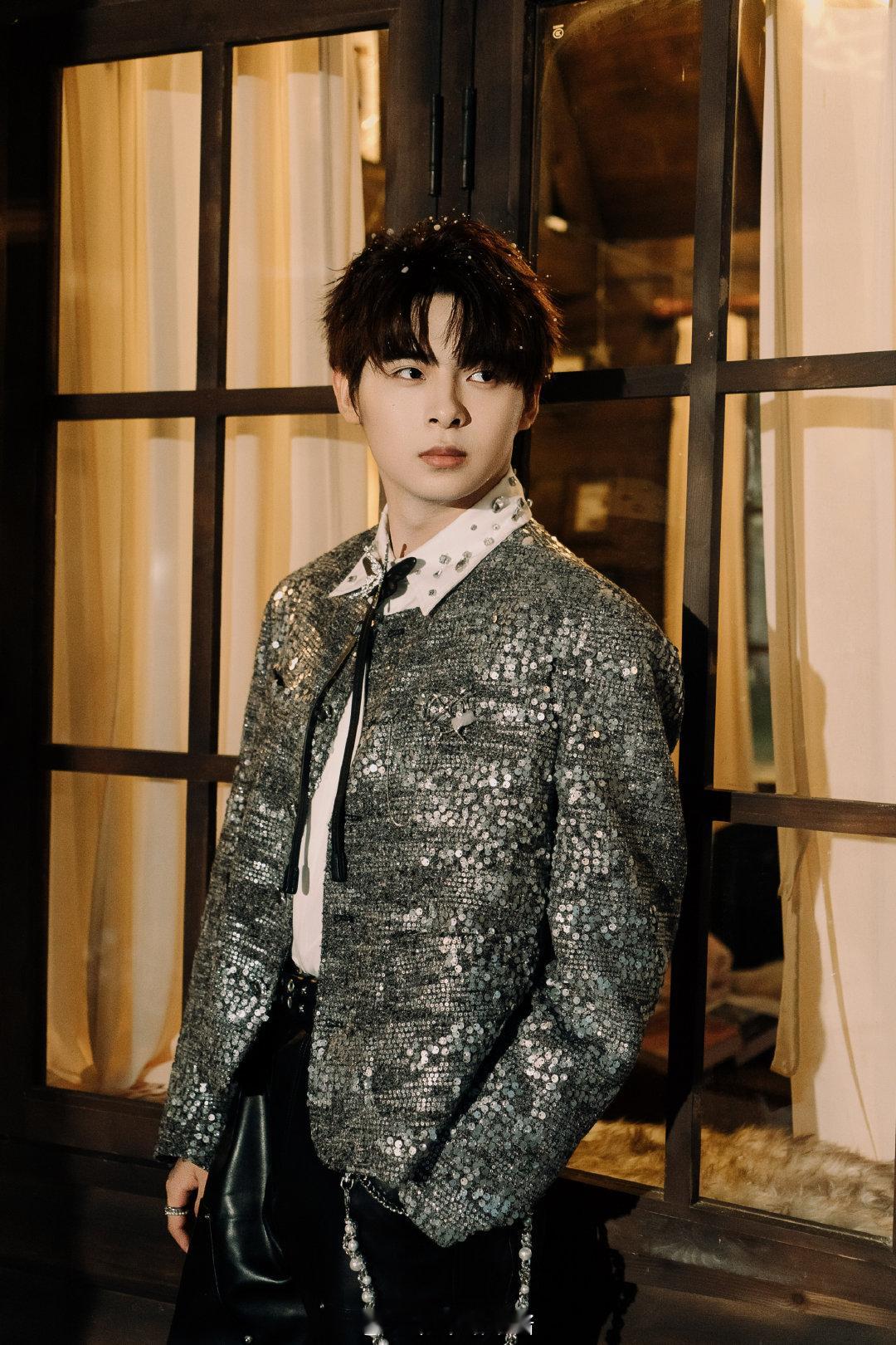 雪天冷冷的，小伞暖暖的