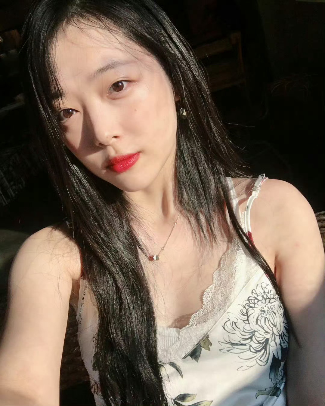崔雪莉 崔雪莉头像 致美丽的崔雪莉 180719 INS 🍑 “太热了😡大家