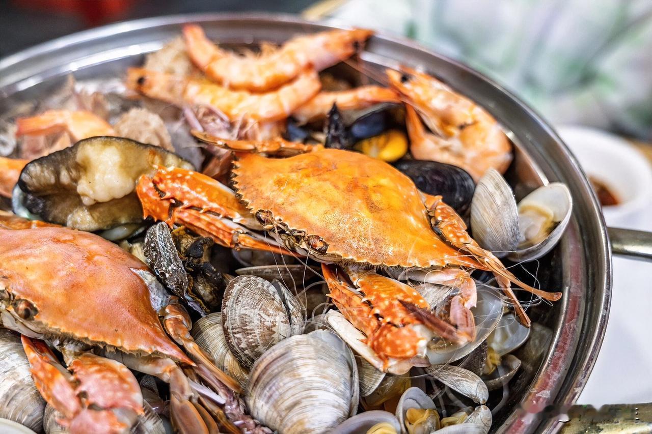 过完年了，是不是又在吃剩菜？
以下各种隔夜菜，一定要注意。

什么是隔夜菜范畴？