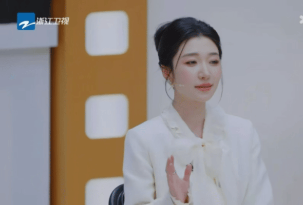 李诚儒让王格格回短剧赛道无限超越班 这波点评引发大讨论！有人觉得李诚儒过于苛刻，