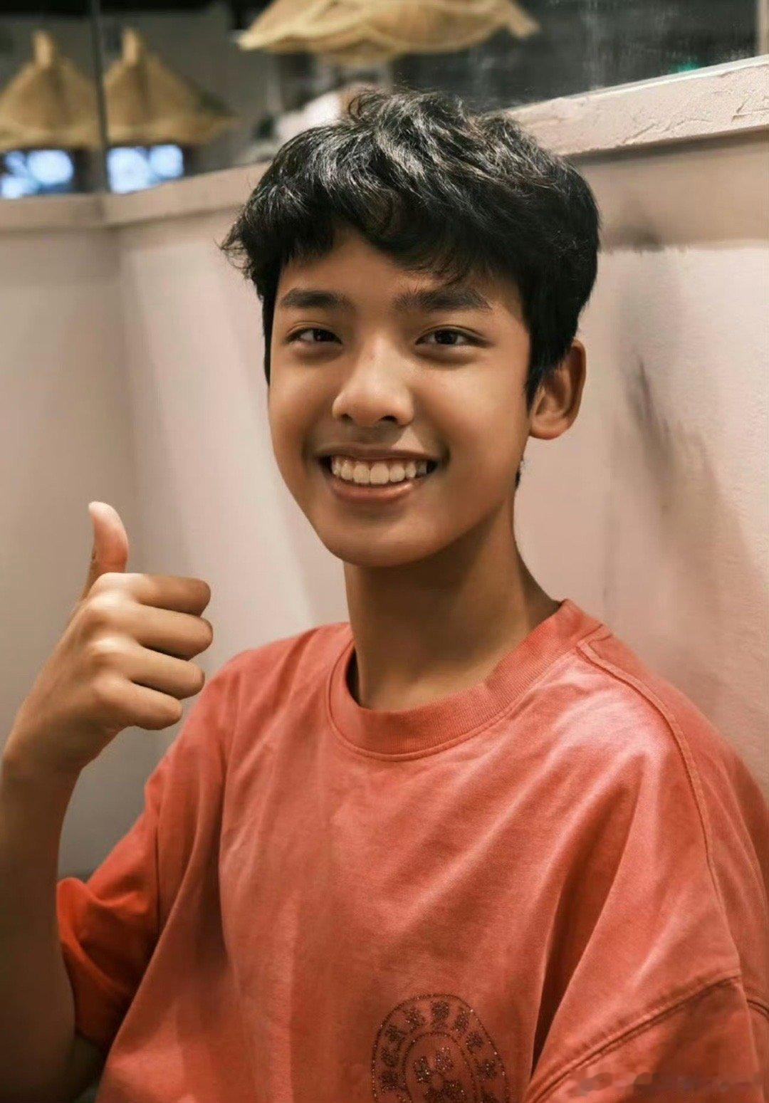 郭晓东程莉莎儿子15岁了 看到郭子诚的近照，真的感叹时光飞逝。从节目里的小男孩，