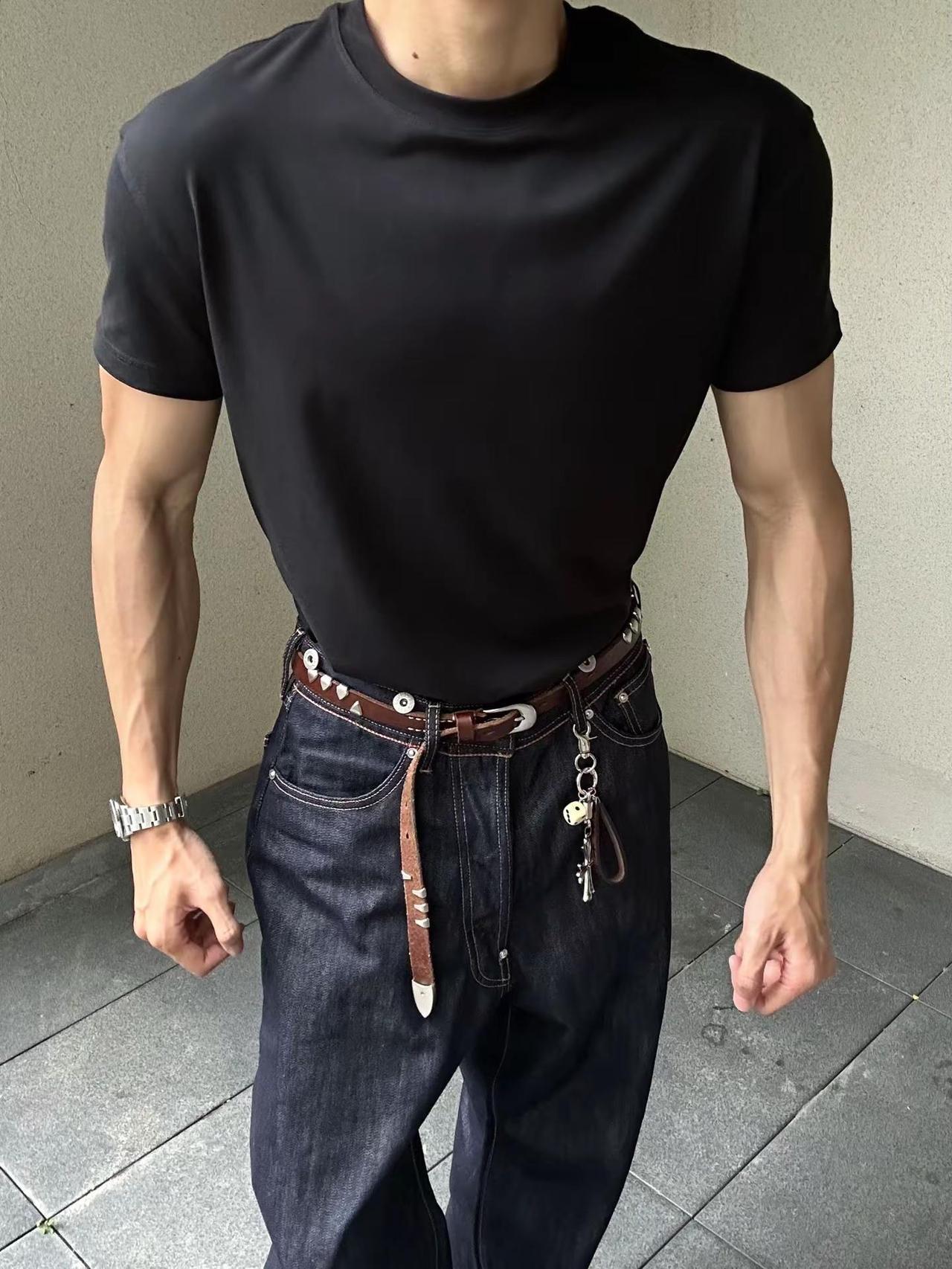 穿黑色哪有不帅的男生穿搭 夏季穿搭 健身穿搭 肌肉男