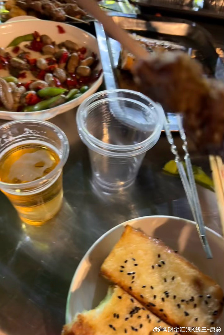 畅快游完一圈，饥饿感一下子涌上来，简单吃些东西恢复体力。出汗耗神之后好好补给！！