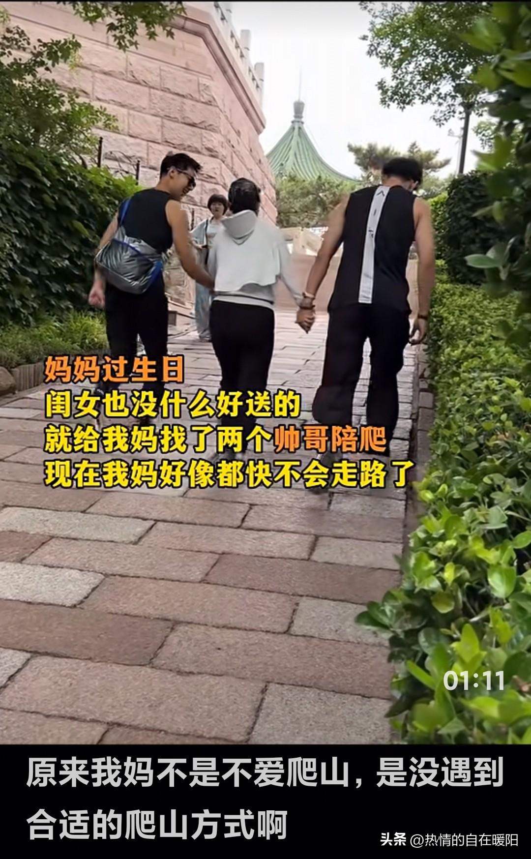 从前总觉得
爱一个人
就是把自认为最好的都给她
总把“我为你好”挂在嘴边
看了视