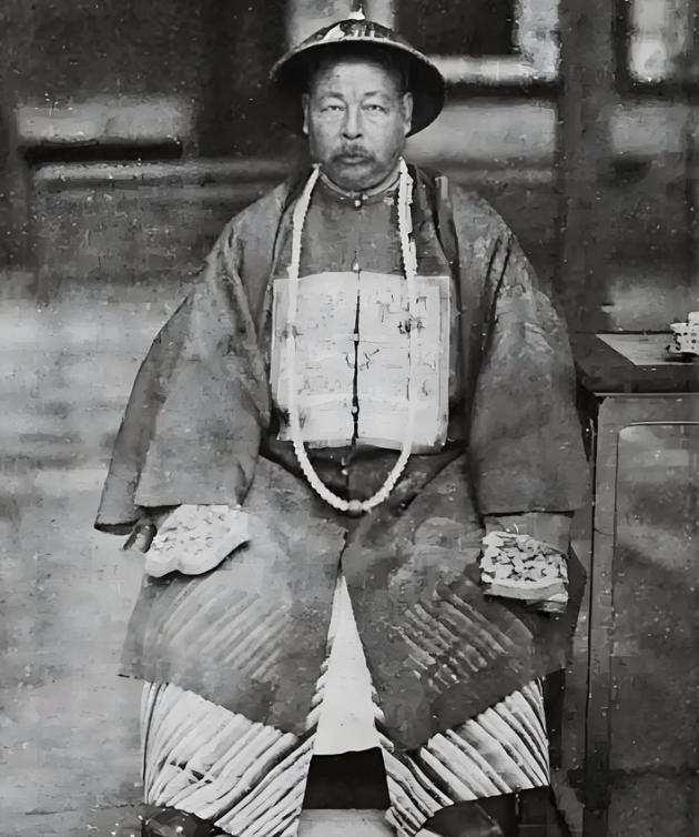 1885年，74岁的左宗棠在福州钦差行辕溘然长逝。这位拖着病体赶赴中法前线的老臣