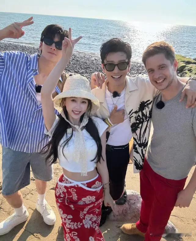 在《中餐厅》之旅结束后，黄晓明在文章中深情地表示了他的依依不舍，让人感叹这个节目