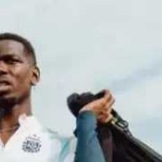 据TyC体育报道，在2026年因肌肉伤势缺席摩纳哥多场比赛期间，博格巴身穿阿根廷