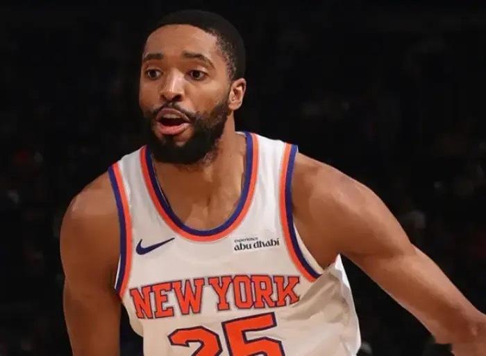 历史首人！布里奇斯两次闯入总决赛且从未缺席任何一场比赛今天NBA季后赛尼克斯客场