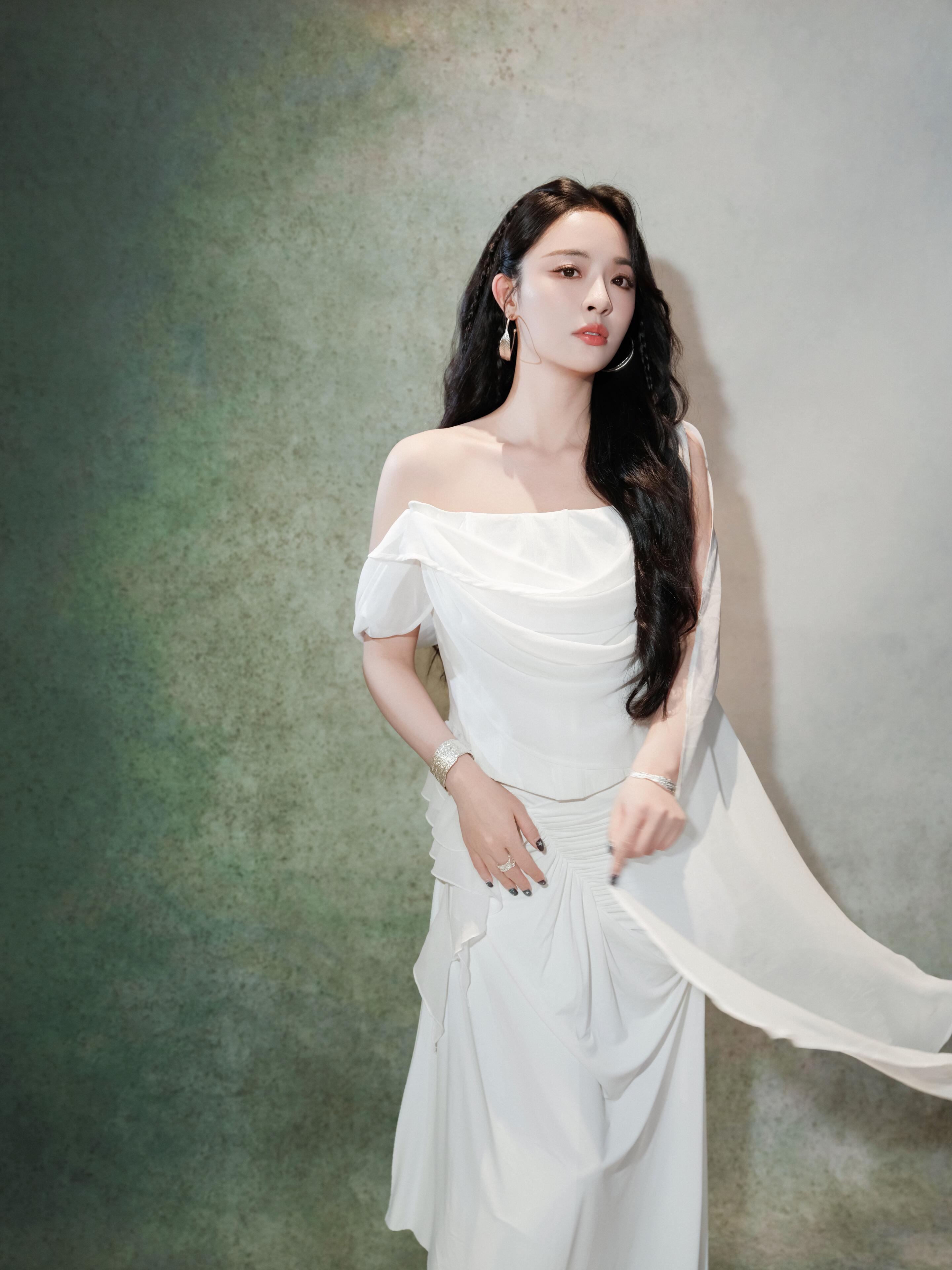 李莎旻子胡歌时间的参照物是什么这就是时间最好的参照物！李莎旻子和胡歌的金鹰节十年