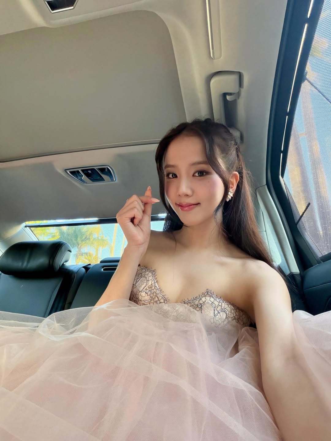 260430 Jisoo更新 IG✨“非常荣幸能在戛纳电视剧节获得《费加罗夫人》