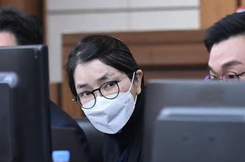 韩国前第一夫人金建希的“卖官鬻爵”闹剧：求刑7年半背后的权力交易 

5月15日