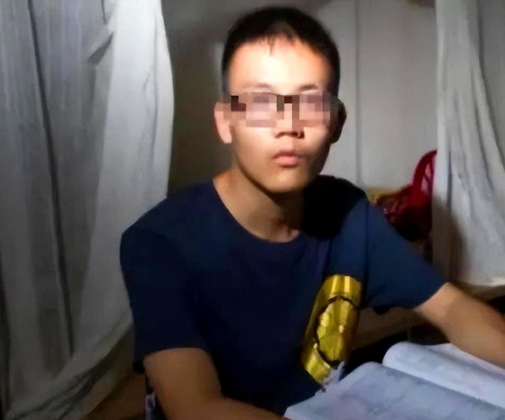 高考只考239分，这事搁谁身上都得愣一下。
更离谱的是，这名平时成绩一直很稳的湖