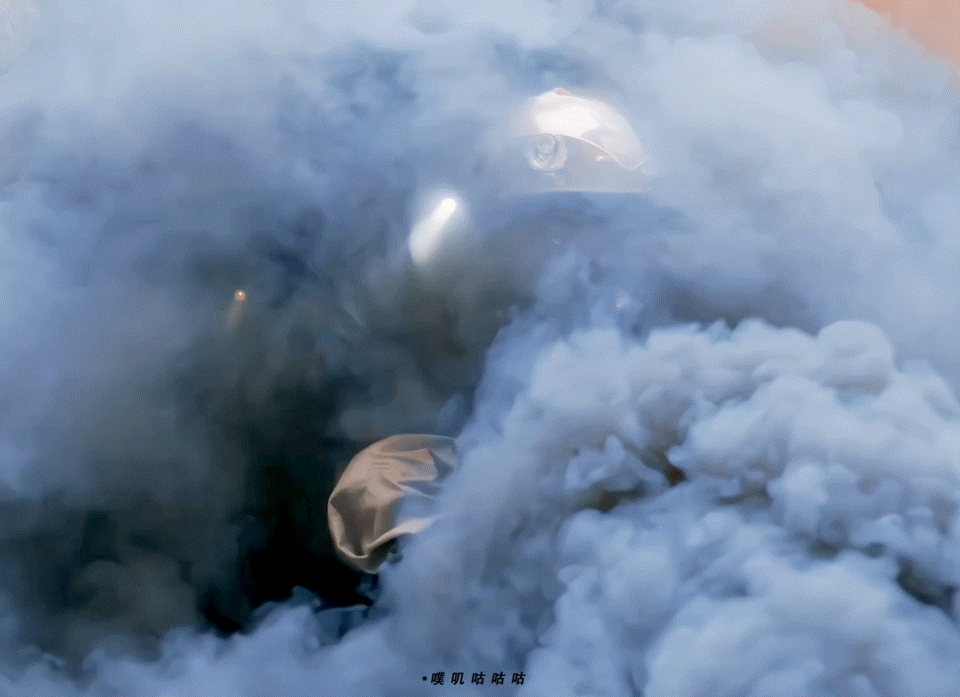 杨洋 芒果台又要重播我的人间烟火了！开心！我是宋焰入坑，我永远爱宋焰！三年前彻夜