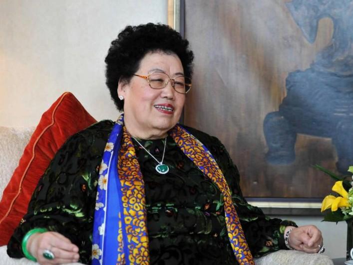 陈丽华用半生心血献给紫檀文化，撑住，保护了中华文化精髓，留下的不是财富，是风骨。