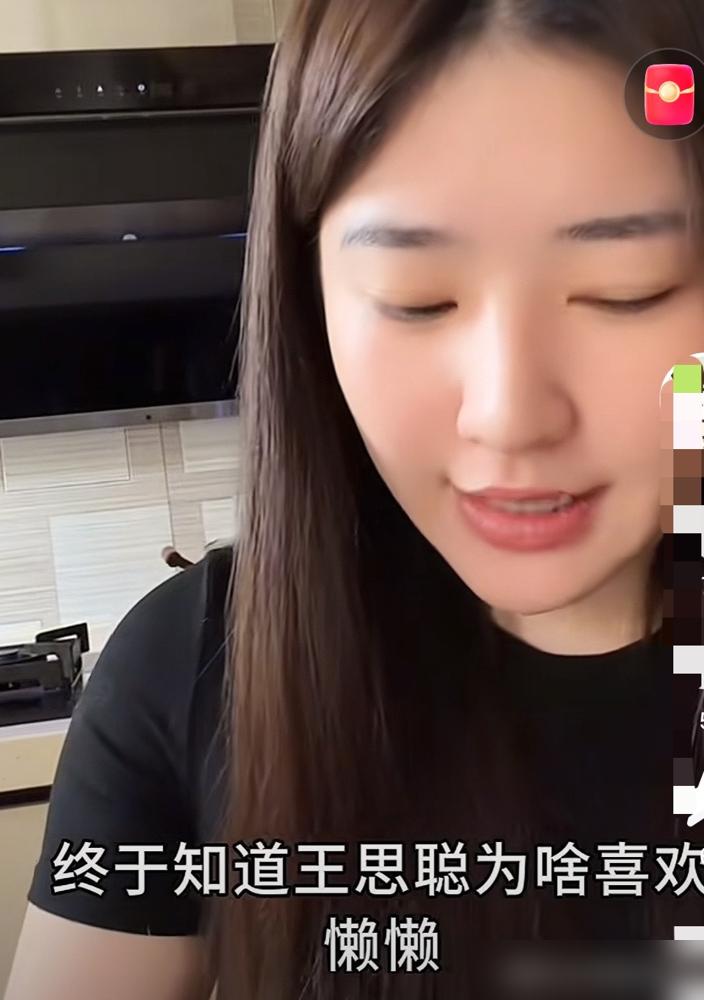 王思聪和黄一鸣的瓜，这三年真是反复横跳。
黄一鸣2月直播又喊：三年没拿到一分抚