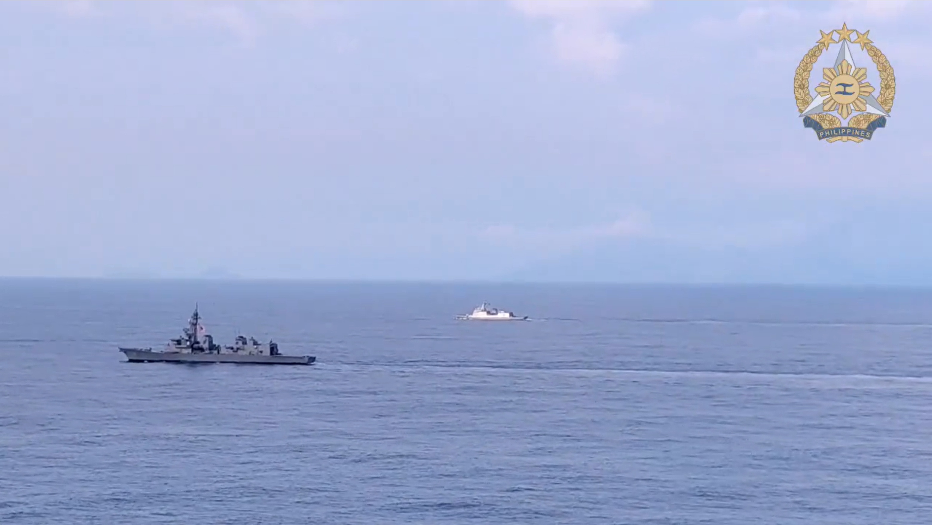 日菲南海联合演习——11月29号，日本海上自卫队春雨号驱逐舰(DD-102)与菲