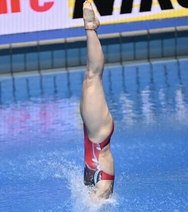 买了四大行、两桶油的股民朋友们这几天可能最盼着的就是大盘跳水。
无论是日K线，还