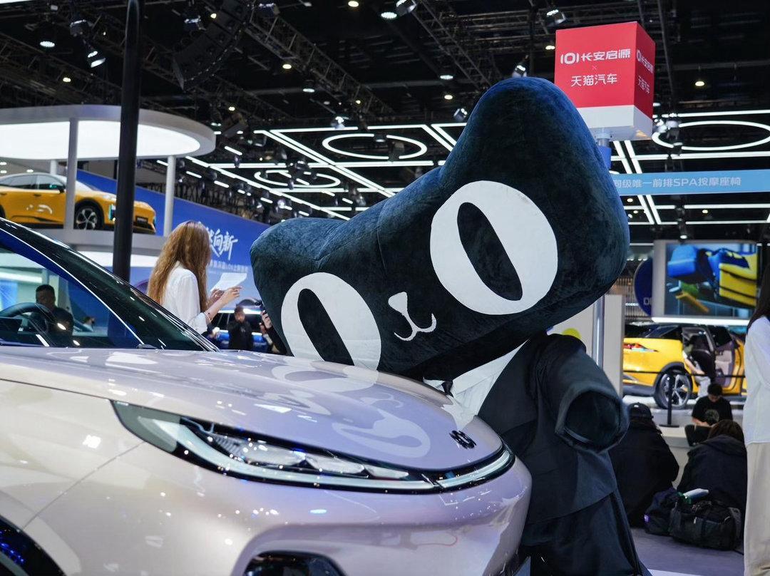 百亿车补认准天猫天猫卖整车了全新购车体验重磅上线，锁定天猫轻松入手新车。车展氛围