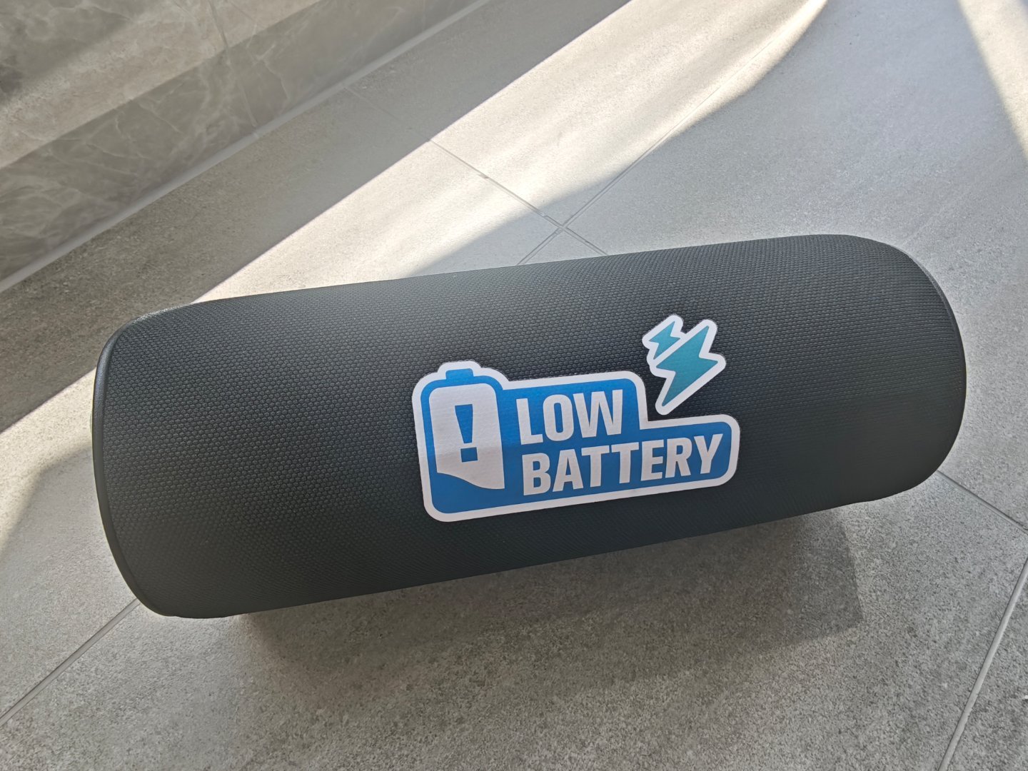 一个汽车头枕，不记得谁送的啦。今天突然翻出来。有缘就抽奖抽掉了！铁粉点赞就行。跑